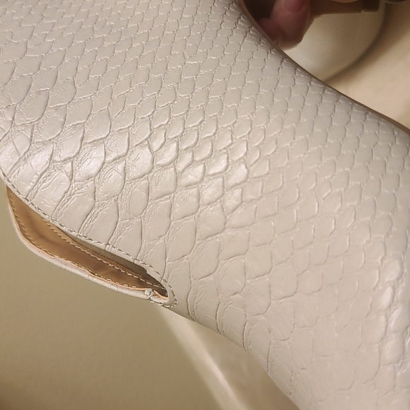 Express booties like new - Picture 6 of 8